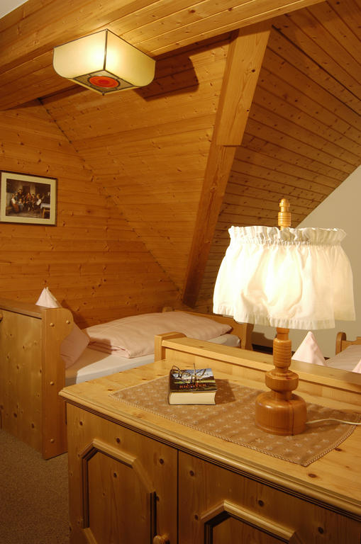 Cafe Rainer Apartman St. Johann in Tirol Szoba fotó