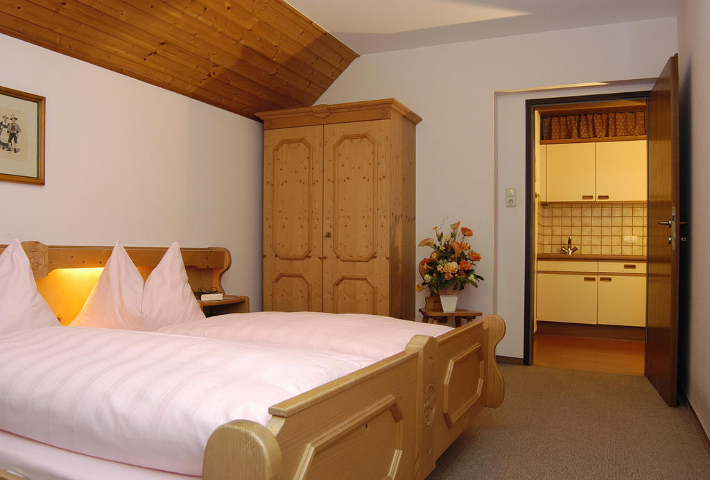 Cafe Rainer Apartman St. Johann in Tirol Szoba fotó